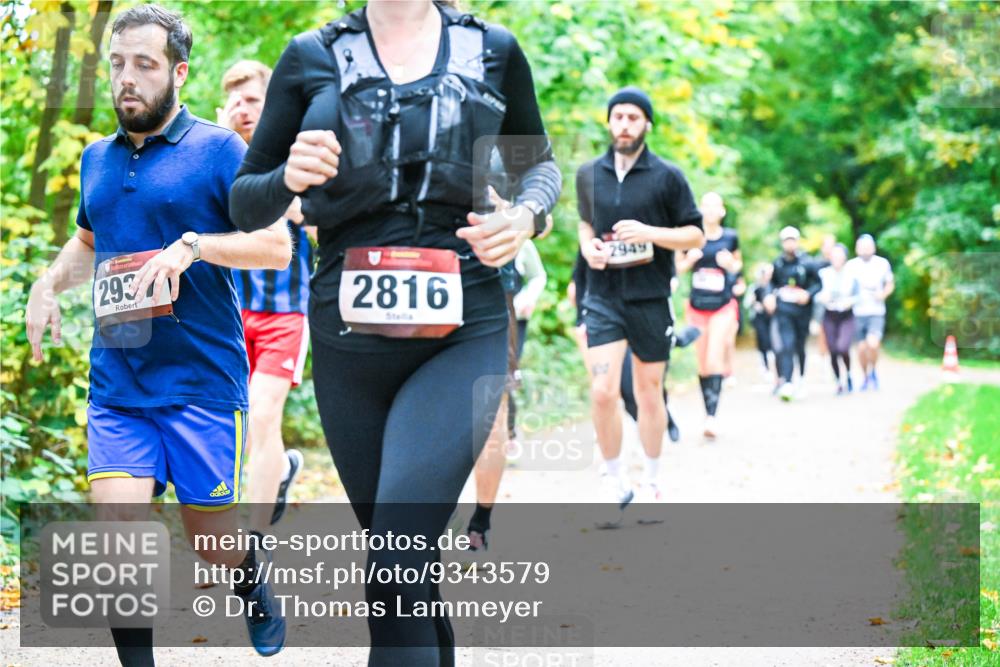 12.10.2025 - Bramfelder Halbmarathon 2025 Dr. Thomas Lammeyer http://msf.ph/oto/9343579 12.10.2025 09:58:52 Laufen 2937, 2816, 2949 meine-sportfotos.de