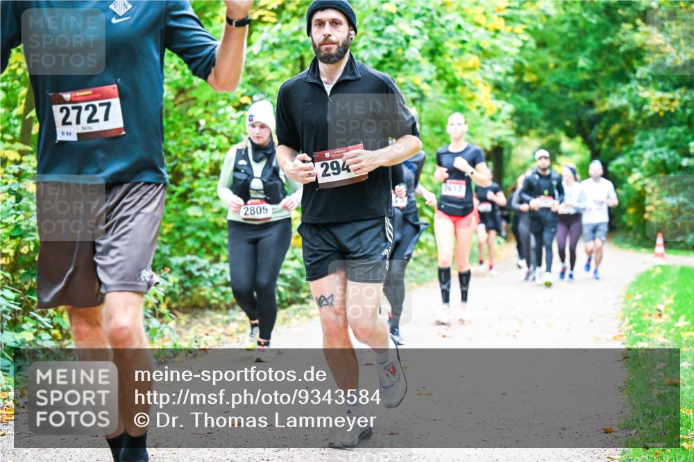12.10.2025 - Bramfelder Halbmarathon 2025 Dr. Thomas Lammeyer http://msf.ph/oto/9343584 12.10.2025 09:58:53 Laufen 2727, 2805, 34, 294, 2617 meine-sportfotos.de