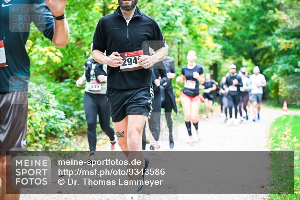 12.10.2025 - Bramfelder Halbmarathon 2025 Dr. Thomas Lammeyer http://msf.ph/oto/9343586 12.10.2025 09:58:53 Laufen 2805, 34, 294 meine-sportfotos.de