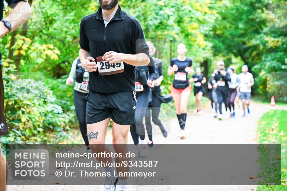 12.10.2025 - Bramfelder Halbmarathon 2025 Dr. Thomas Lammeyer http://msf.ph/oto/9343587 12.10.2025 09:58:53 Laufen 280, 2945, 04 meine-sportfotos.de