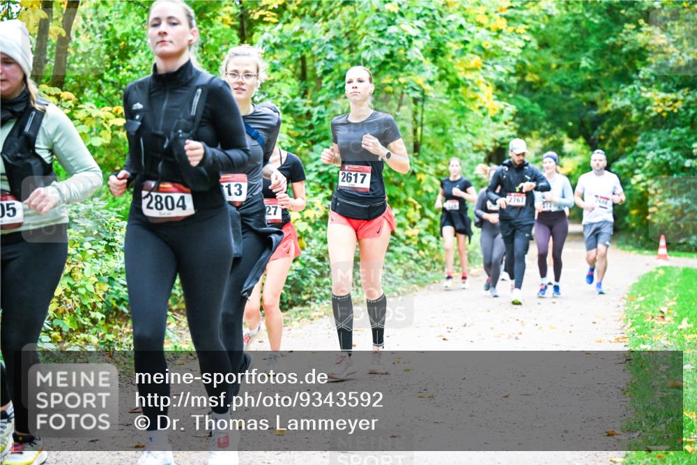 12.10.2025 - Bramfelder Halbmarathon 2025 Dr. Thomas Lammeyer http://msf.ph/oto/9343592 12.10.2025 09:58:54 Laufen 05, 2804, 13, 27, 2617, 2767, 372 meine-sportfotos.de
