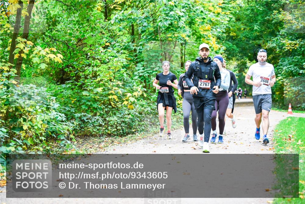 12.10.2025 - Bramfelder Halbmarathon 2025 Dr. Thomas Lammeyer http://msf.ph/oto/9343605 12.10.2025 09:58:57 Laufen 2688, 28, 2767, 2825 meine-sportfotos.de