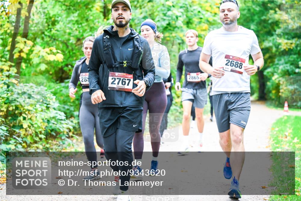 12.10.2025 - Bramfelder Halbmarathon 2025 Dr. Thomas Lammeyer http://msf.ph/oto/9343620 12.10.2025 09:58:59 Laufen 285, 2767, 2865, 2688, 61 meine-sportfotos.de