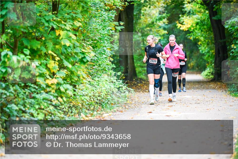 12.10.2025 - Bramfelder Halbmarathon 2025 Dr. Thomas Lammeyer http://msf.ph/oto/9343658 12.10.2025 09:59:22 Laufen 2820, 2943, 2819 meine-sportfotos.de