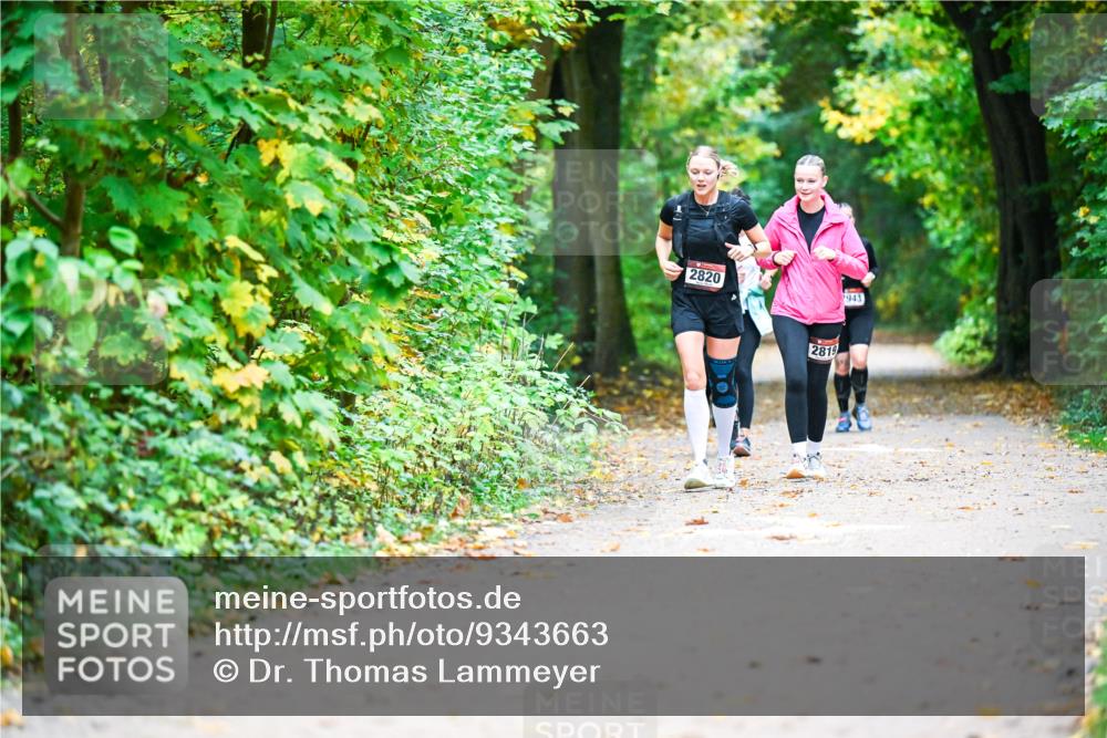 12.10.2025 - Bramfelder Halbmarathon 2025 Dr. Thomas Lammeyer http://msf.ph/oto/9343663 12.10.2025 09:59:22 Laufen 2820, 943, 2819 meine-sportfotos.de