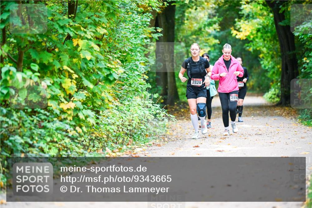 12.10.2025 - Bramfelder Halbmarathon 2025 Dr. Thomas Lammeyer http://msf.ph/oto/9343665 12.10.2025 09:59:23 Laufen 2820, 2819, 943 meine-sportfotos.de