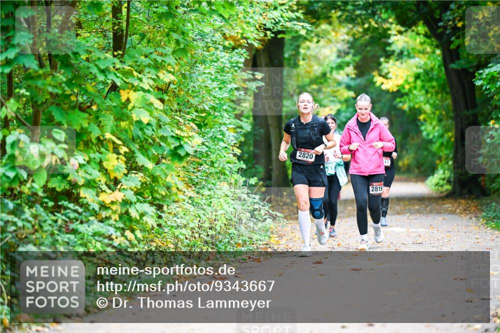 12.10.2025 - Bramfelder Halbmarathon 2025 Dr. Thomas Lammeyer http://msf.ph/oto/9343667 12.10.2025 09:59:23 Laufen 2820, 43, 2819 meine-sportfotos.de