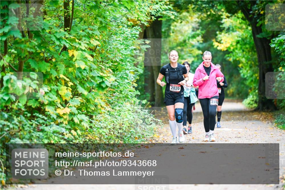 12.10.2025 - Bramfelder Halbmarathon 2025 Dr. Thomas Lammeyer http://msf.ph/oto/9343668 12.10.2025 09:59:23 Laufen 2820, 2819 meine-sportfotos.de