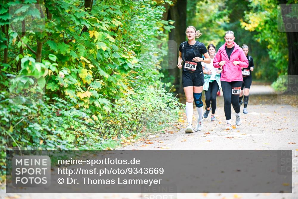 12.10.2025 - Bramfelder Halbmarathon 2025 Dr. Thomas Lammeyer http://msf.ph/oto/9343669 12.10.2025 09:59:24 Laufen 2820, 2941, 2819 meine-sportfotos.de