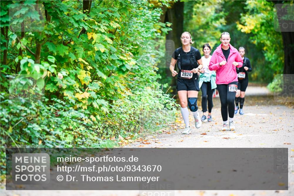 12.10.2025 - Bramfelder Halbmarathon 2025 Dr. Thomas Lammeyer http://msf.ph/oto/9343670 12.10.2025 09:59:24 Laufen 2820, 2819, 2943 meine-sportfotos.de