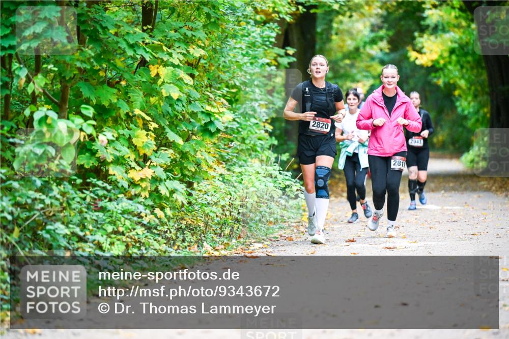 12.10.2025 - Bramfelder Halbmarathon 2025 Dr. Thomas Lammeyer http://msf.ph/oto/9343672 12.10.2025 09:59:24 Laufen 2820, 2819, 2941 meine-sportfotos.de
