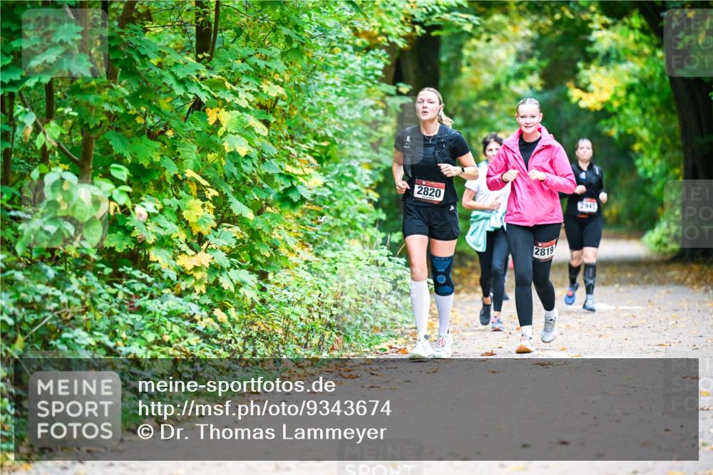 12.10.2025 - Bramfelder Halbmarathon 2025 Dr. Thomas Lammeyer http://msf.ph/oto/9343674 12.10.2025 09:59:25 Laufen 2820, 2819, 2941 meine-sportfotos.de