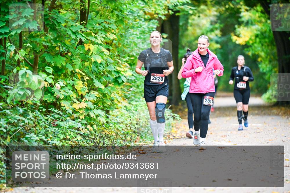 12.10.2025 - Bramfelder Halbmarathon 2025 Dr. Thomas Lammeyer http://msf.ph/oto/9343681 12.10.2025 09:59:26 Laufen 2820, 2819, 2941 meine-sportfotos.de