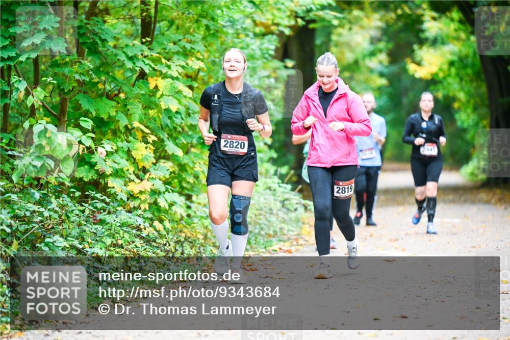 12.10.2025 - Bramfelder Halbmarathon 2025 Dr. Thomas Lammeyer http://msf.ph/oto/9343684 12.10.2025 09:59:27 Laufen 2820, 2819, 2041 meine-sportfotos.de