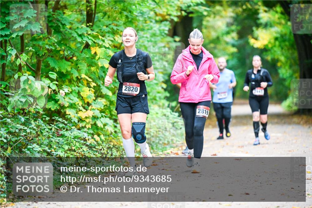 12.10.2025 - Bramfelder Halbmarathon 2025 Dr. Thomas Lammeyer http://msf.ph/oto/9343685 12.10.2025 09:59:27 Laufen 2820, 2819, 11, 2043 meine-sportfotos.de