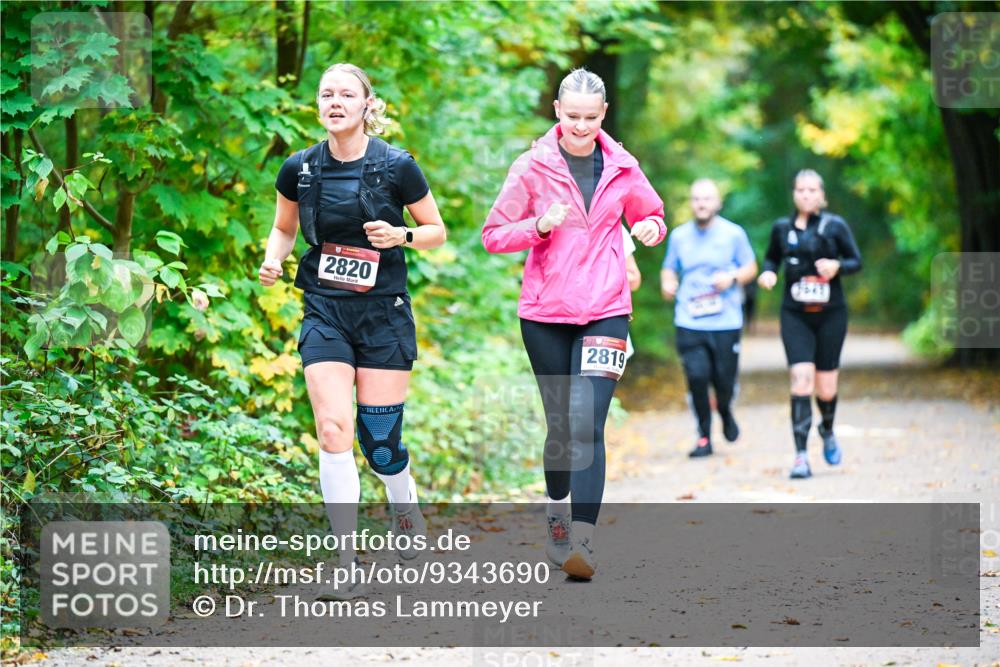 12.10.2025 - Bramfelder Halbmarathon 2025 Dr. Thomas Lammeyer http://msf.ph/oto/9343690 12.10.2025 09:59:28 Laufen 2820, 2819, 3645 meine-sportfotos.de