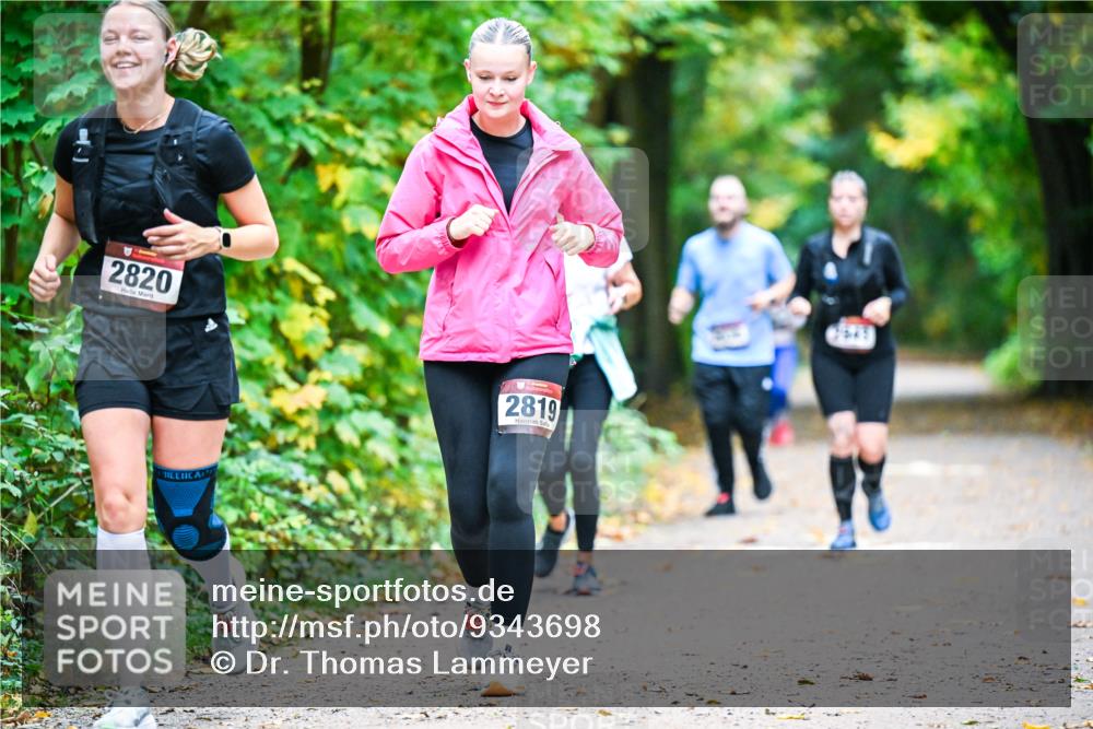 12.10.2025 - Bramfelder Halbmarathon 2025 Dr. Thomas Lammeyer http://msf.ph/oto/9343698 12.10.2025 09:59:29 Laufen 2820, 2819 meine-sportfotos.de