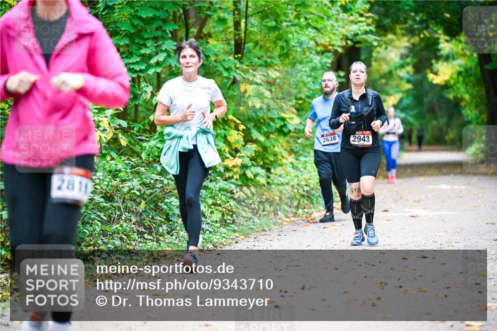 12.10.2025 - Bramfelder Halbmarathon 2025 Dr. Thomas Lammeyer http://msf.ph/oto/9343710 12.10.2025 09:59:32 Laufen 2811, 2638, 2943 meine-sportfotos.de