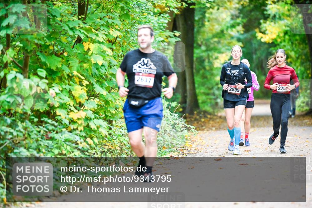 12.10.2025 - Bramfelder Halbmarathon 2025 Dr. Thomas Lammeyer http://msf.ph/oto/9343795 12.10.2025 10:00:26 Laufen 2637, 275, 2809 meine-sportfotos.de