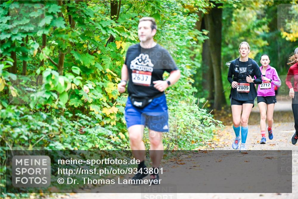 12.10.2025 - Bramfelder Halbmarathon 2025 Dr. Thomas Lammeyer http://msf.ph/oto/9343801 12.10.2025 10:00:26 Laufen 2637, 2809, 2712 meine-sportfotos.de