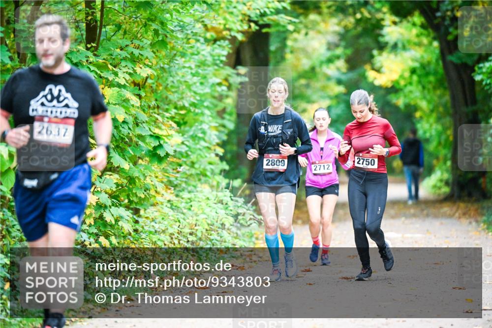 12.10.2025 - Bramfelder Halbmarathon 2025 Dr. Thomas Lammeyer http://msf.ph/oto/9343803 12.10.2025 10:00:28 Laufen 2637, 2809, 2750, 2712 meine-sportfotos.de