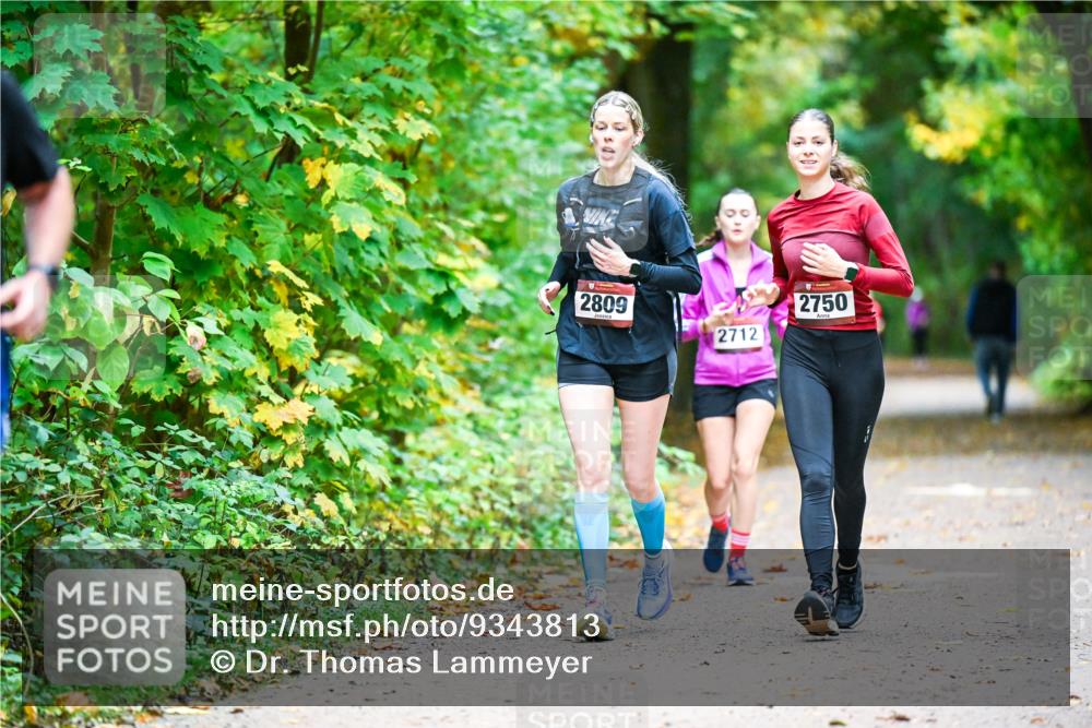 12.10.2025 - Bramfelder Halbmarathon 2025 Dr. Thomas Lammeyer http://msf.ph/oto/9343813 12.10.2025 10:00:29 Laufen 2809, 2712, 2750 meine-sportfotos.de