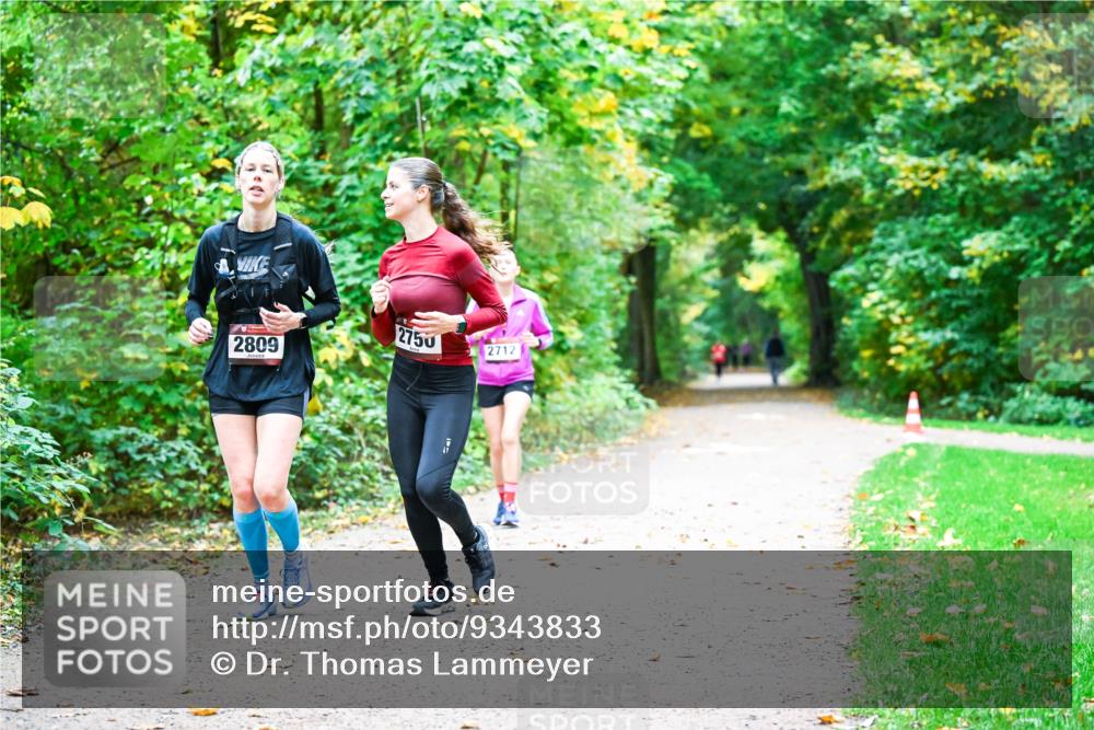 12.10.2025 - Bramfelder Halbmarathon 2025 Dr. Thomas Lammeyer http://msf.ph/oto/9343833 12.10.2025 10:00:34 Laufen 2750, 2809, 2712 meine-sportfotos.de