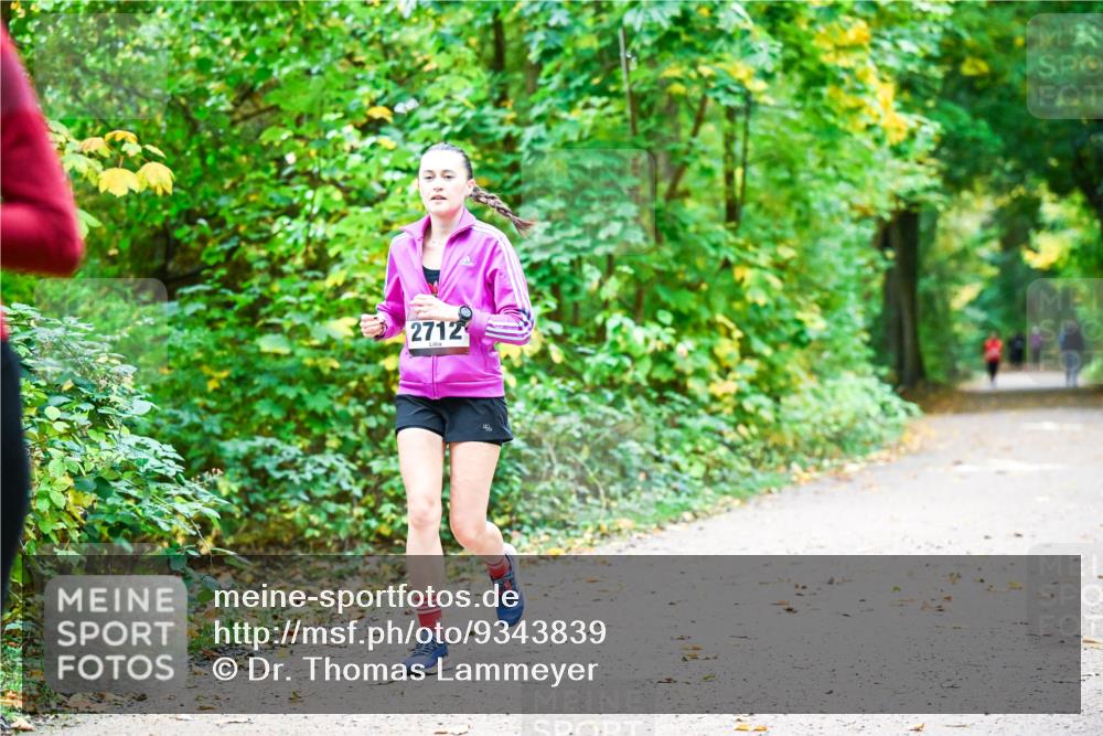 12.10.2025 - Bramfelder Halbmarathon 2025 Dr. Thomas Lammeyer http://msf.ph/oto/9343839 12.10.2025 10:00:36 Laufen 2712 meine-sportfotos.de