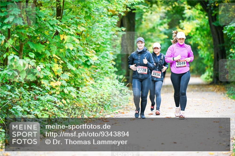 12.10.2025 - Bramfelder Halbmarathon 2025 Dr. Thomas Lammeyer http://msf.ph/oto/9343894 12.10.2025 10:01:18 Laufen 2728, 2836, 2849 meine-sportfotos.de