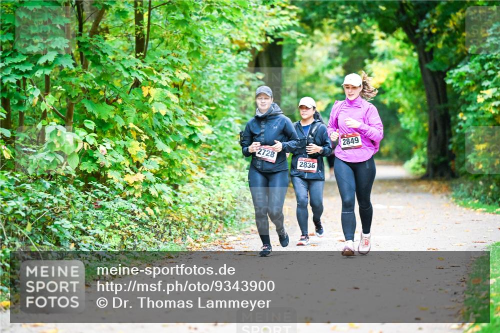 12.10.2025 - Bramfelder Halbmarathon 2025 Dr. Thomas Lammeyer http://msf.ph/oto/9343900 12.10.2025 10:01:19 Laufen 2728, 2836, 2849 meine-sportfotos.de