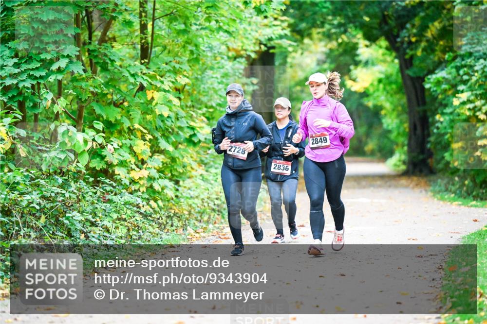 12.10.2025 - Bramfelder Halbmarathon 2025 Dr. Thomas Lammeyer http://msf.ph/oto/9343904 12.10.2025 10:01:19 Laufen 2728, 2836, 2849 meine-sportfotos.de