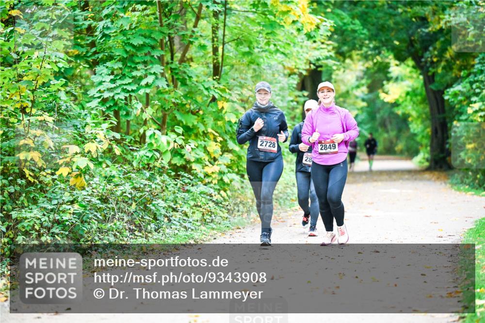 12.10.2025 - Bramfelder Halbmarathon 2025 Dr. Thomas Lammeyer http://msf.ph/oto/9343908 12.10.2025 10:01:20 Laufen 2728, 28, 2849 meine-sportfotos.de