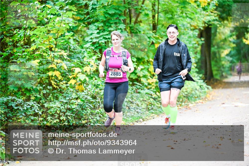 12.10.2025 - Bramfelder Halbmarathon 2025 Dr. Thomas Lammeyer http://msf.ph/oto/9343964 12.10.2025 10:01:45 Laufen 2885 meine-sportfotos.de