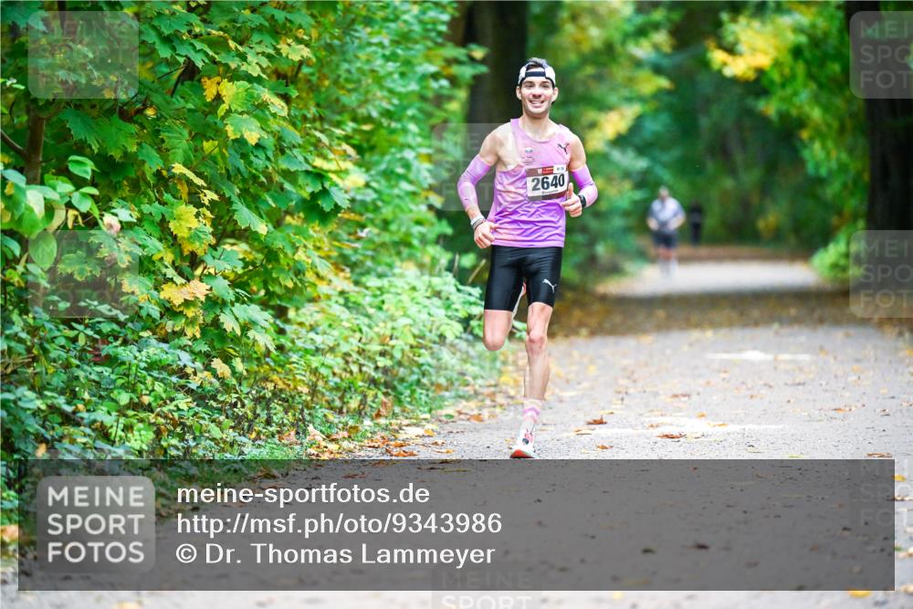 12.10.2025 - Bramfelder Halbmarathon 2025 Dr. Thomas Lammeyer http://msf.ph/oto/9343986 12.10.2025 10:01:54 Laufen 2640 meine-sportfotos.de