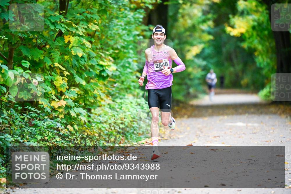 12.10.2025 - Bramfelder Halbmarathon 2025 Dr. Thomas Lammeyer http://msf.ph/oto/9343988 12.10.2025 10:01:55 Laufen 8, 79, 2640 meine-sportfotos.de