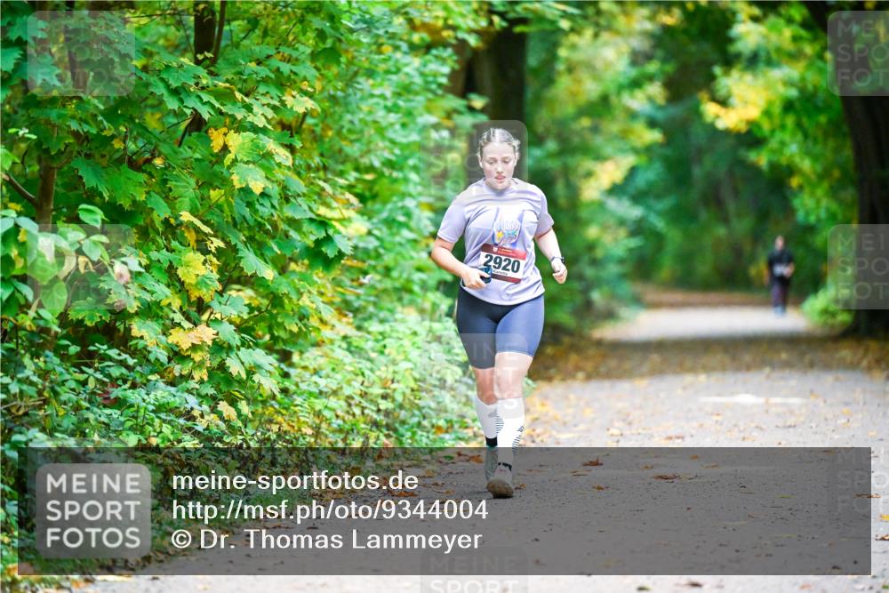 12.10.2025 - Bramfelder Halbmarathon 2025 Dr. Thomas Lammeyer http://msf.ph/oto/9344004 12.10.2025 10:02:24 Laufen 2920 meine-sportfotos.de