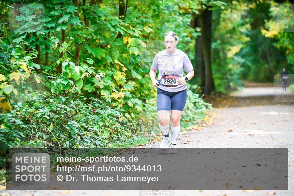 12.10.2025 - Bramfelder Halbmarathon 2025 Dr. Thomas Lammeyer http://msf.ph/oto/9344013 12.10.2025 10:02:26 Laufen 2920 meine-sportfotos.de