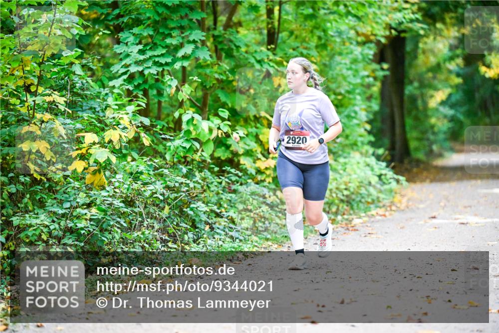 12.10.2025 - Bramfelder Halbmarathon 2025 Dr. Thomas Lammeyer http://msf.ph/oto/9344021 12.10.2025 10:02:27 Laufen 2920 meine-sportfotos.de