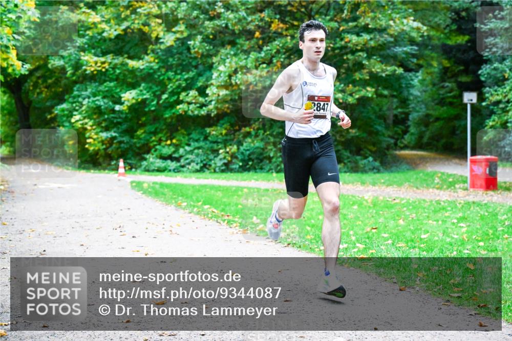 12.10.2025 - Bramfelder Halbmarathon 2025 Dr. Thomas Lammeyer http://msf.ph/oto/9344087 12.10.2025 10:03:15 Laufen 2847 meine-sportfotos.de