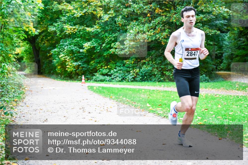 12.10.2025 - Bramfelder Halbmarathon 2025 Dr. Thomas Lammeyer http://msf.ph/oto/9344088 12.10.2025 10:03:15 Laufen 2847 meine-sportfotos.de
