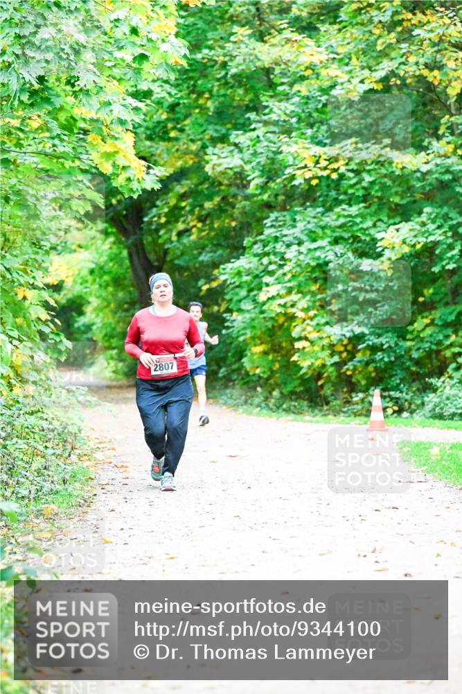 12.10.2025 - Bramfelder Halbmarathon 2025 Dr. Thomas Lammeyer http://msf.ph/oto/9344100 12.10.2025 10:04:30 Laufen 2807 meine-sportfotos.de