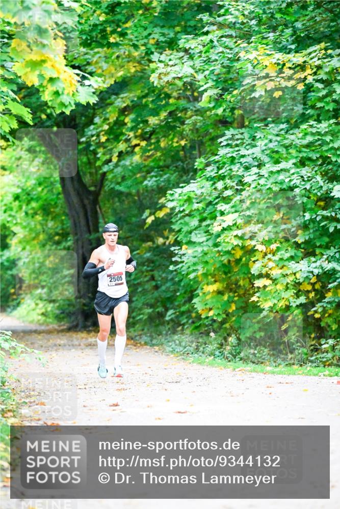 12.10.2025 - Bramfelder Halbmarathon 2025 Dr. Thomas Lammeyer http://msf.ph/oto/9344132 12.10.2025 10:04:50 Laufen 2505 meine-sportfotos.de
