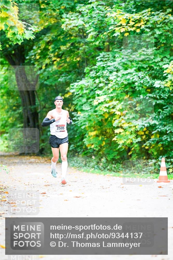 12.10.2025 - Bramfelder Halbmarathon 2025 Dr. Thomas Lammeyer http://msf.ph/oto/9344137 12.10.2025 10:04:51 Laufen 2505 meine-sportfotos.de