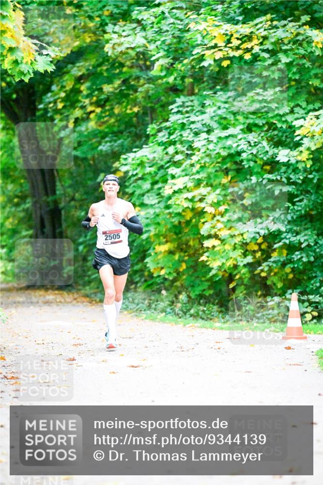 12.10.2025 - Bramfelder Halbmarathon 2025 Dr. Thomas Lammeyer http://msf.ph/oto/9344139 12.10.2025 10:04:51 Laufen 2505 meine-sportfotos.de