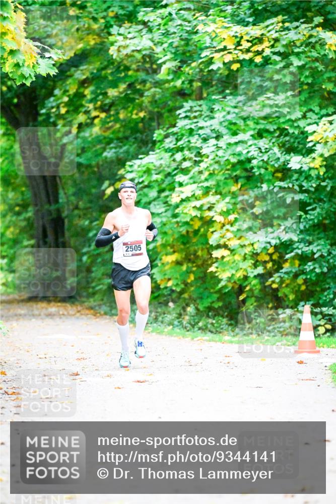 12.10.2025 - Bramfelder Halbmarathon 2025 Dr. Thomas Lammeyer http://msf.ph/oto/9344141 12.10.2025 10:04:51 Laufen 2505 meine-sportfotos.de