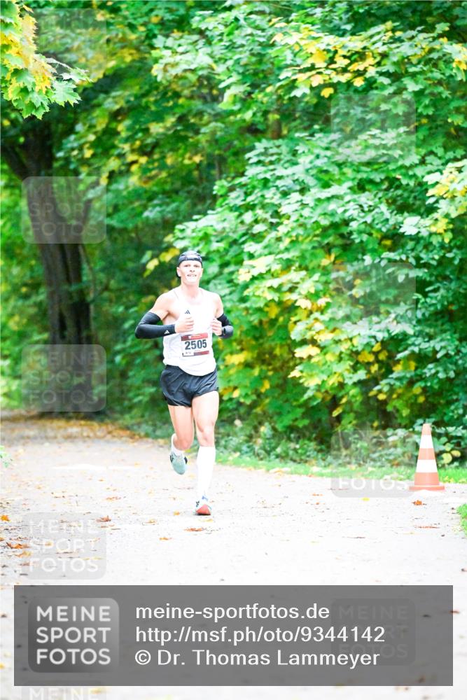 12.10.2025 - Bramfelder Halbmarathon 2025 Dr. Thomas Lammeyer http://msf.ph/oto/9344142 12.10.2025 10:04:51 Laufen 2505 meine-sportfotos.de
