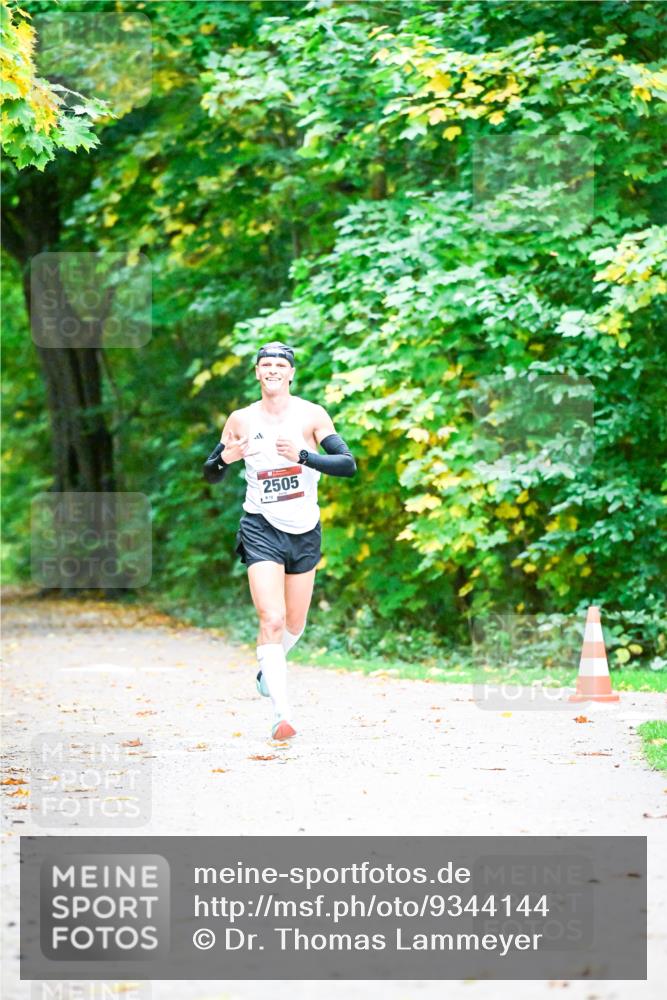 12.10.2025 - Bramfelder Halbmarathon 2025 Dr. Thomas Lammeyer http://msf.ph/oto/9344144 12.10.2025 10:04:52 Laufen 2505 meine-sportfotos.de