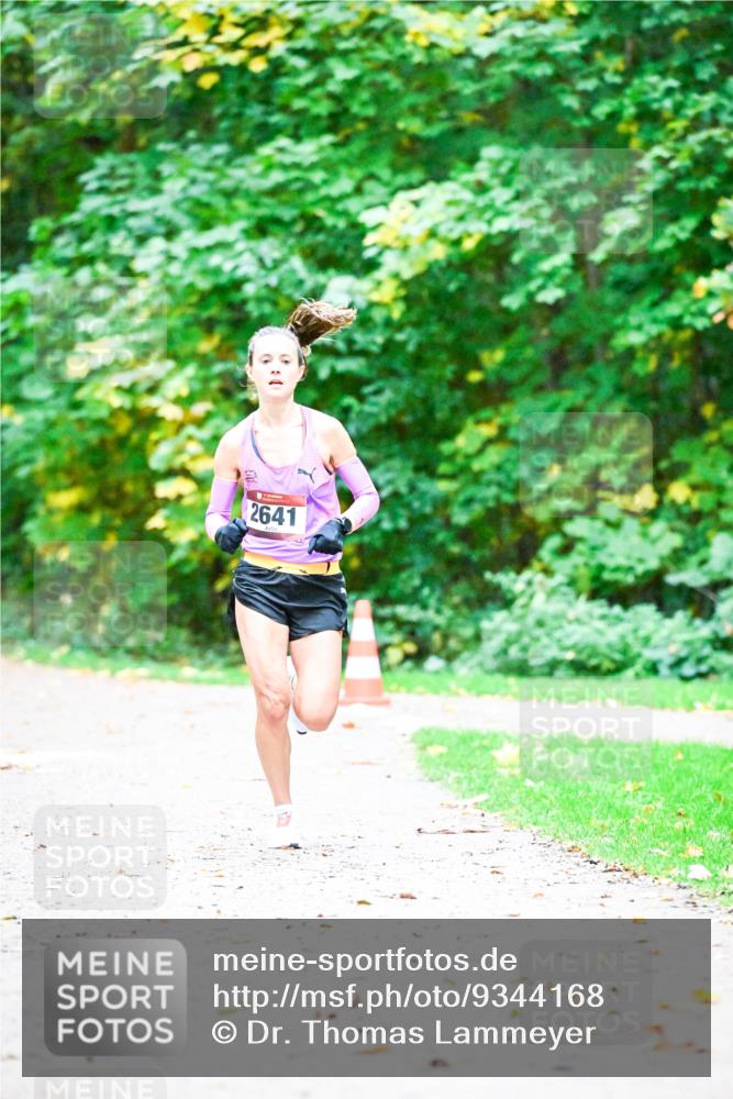 12.10.2025 - Bramfelder Halbmarathon 2025 Dr. Thomas Lammeyer http://msf.ph/oto/9344168 12.10.2025 10:05:43 Laufen 2641 meine-sportfotos.de