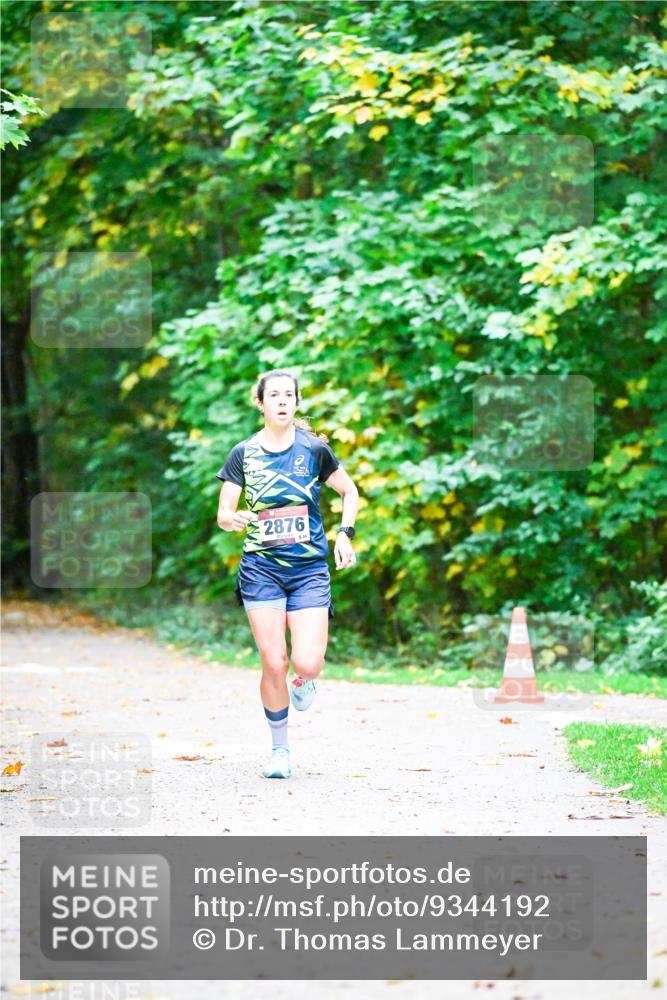 12.10.2025 - Bramfelder Halbmarathon 2025 Dr. Thomas Lammeyer http://msf.ph/oto/9344192 12.10.2025 10:06:30 Laufen 2876 meine-sportfotos.de