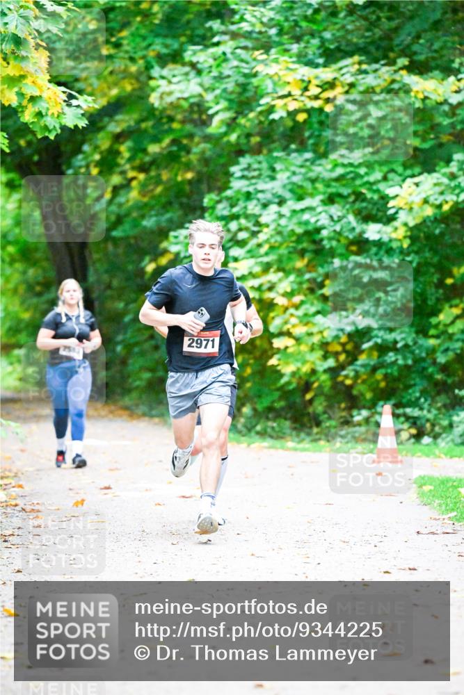 12.10.2025 - Bramfelder Halbmarathon 2025 Dr. Thomas Lammeyer http://msf.ph/oto/9344225 12.10.2025 10:07:14 Laufen 2971 meine-sportfotos.de